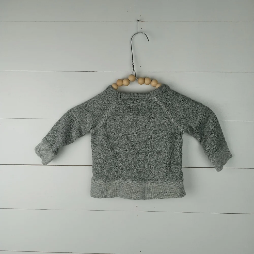 Baby Gap boys size 6-12 mos gray with white flex sweatshirt crewneck, raw stitch